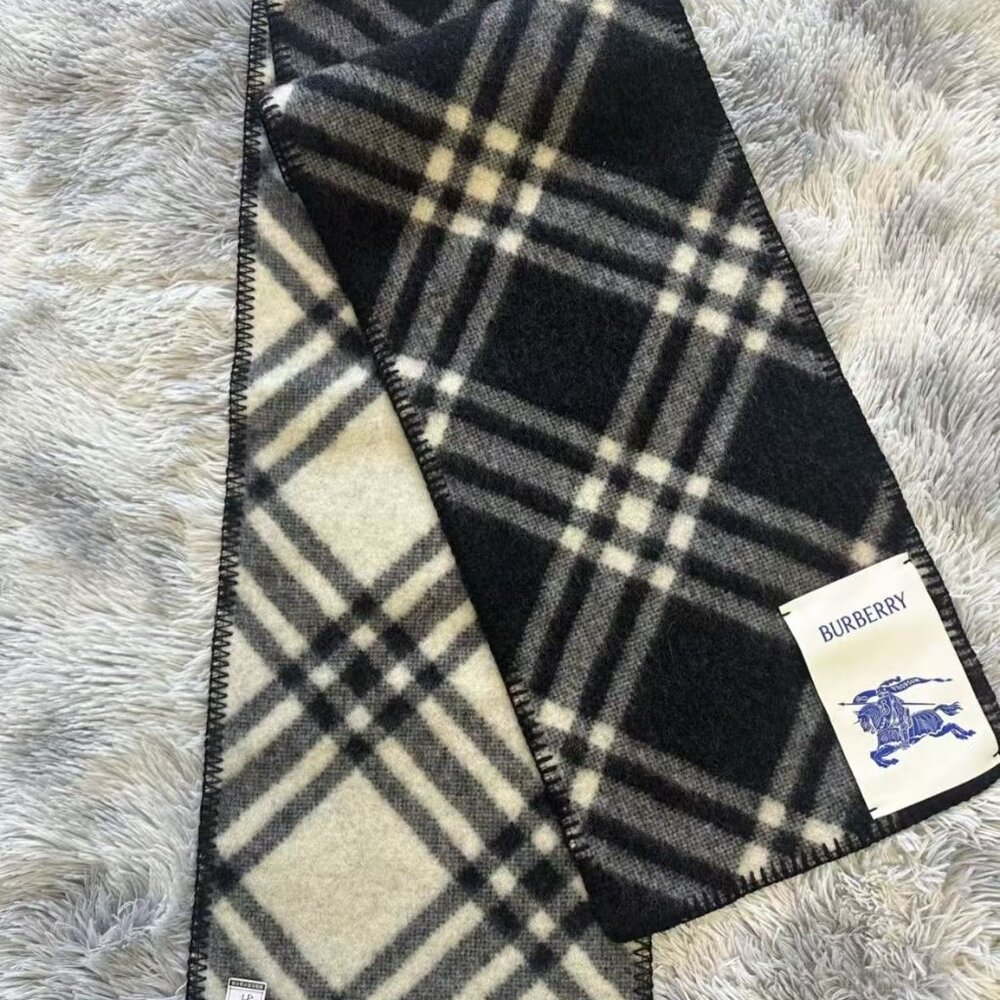 ⭐️Women's Burberry scarf🧣